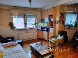 Grbavica - petosoban stan u jednoj etaži - garaža u ceni